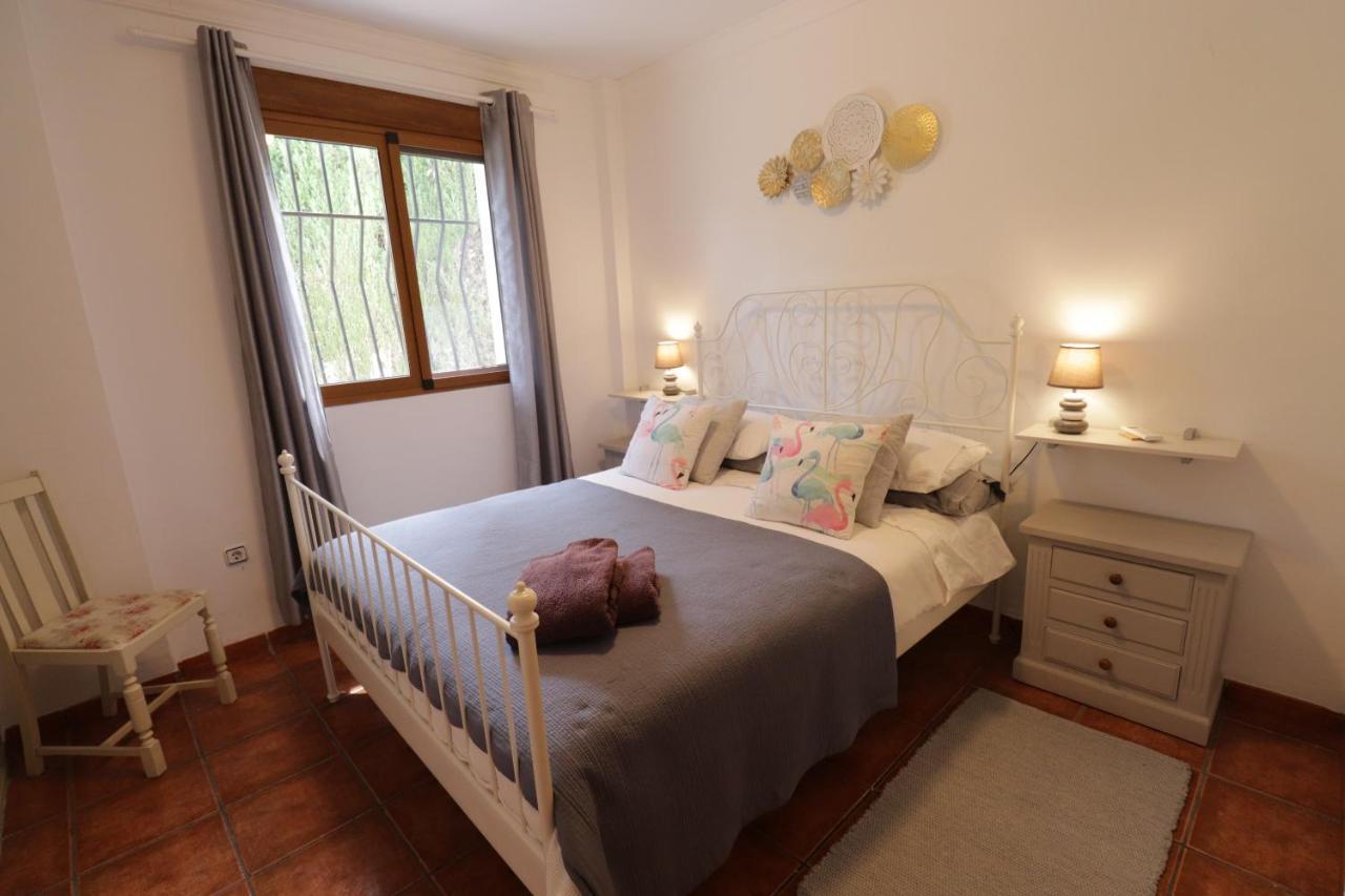 Wonderful Villa, Heated Pool, Near Beautiful Town Alboy Dış mekan fotoğraf