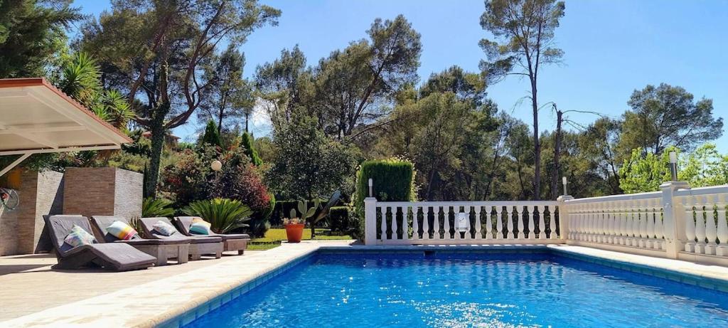 Wonderful Villa, Heated Pool, Near Beautiful Town Alboy Dış mekan fotoğraf