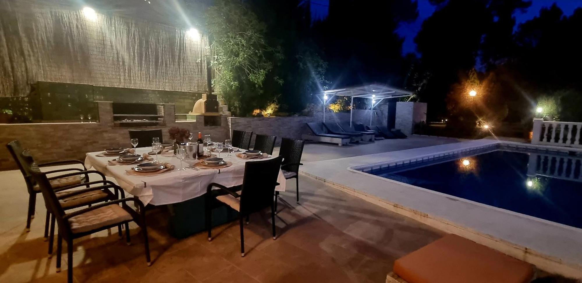 Wonderful Villa, Heated Pool, Near Beautiful Town Alboy Dış mekan fotoğraf