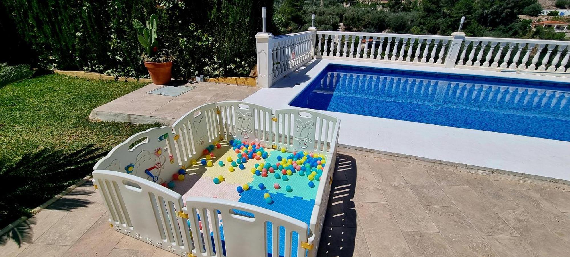 Wonderful Villa, Heated Pool, Near Beautiful Town Alboy Dış mekan fotoğraf