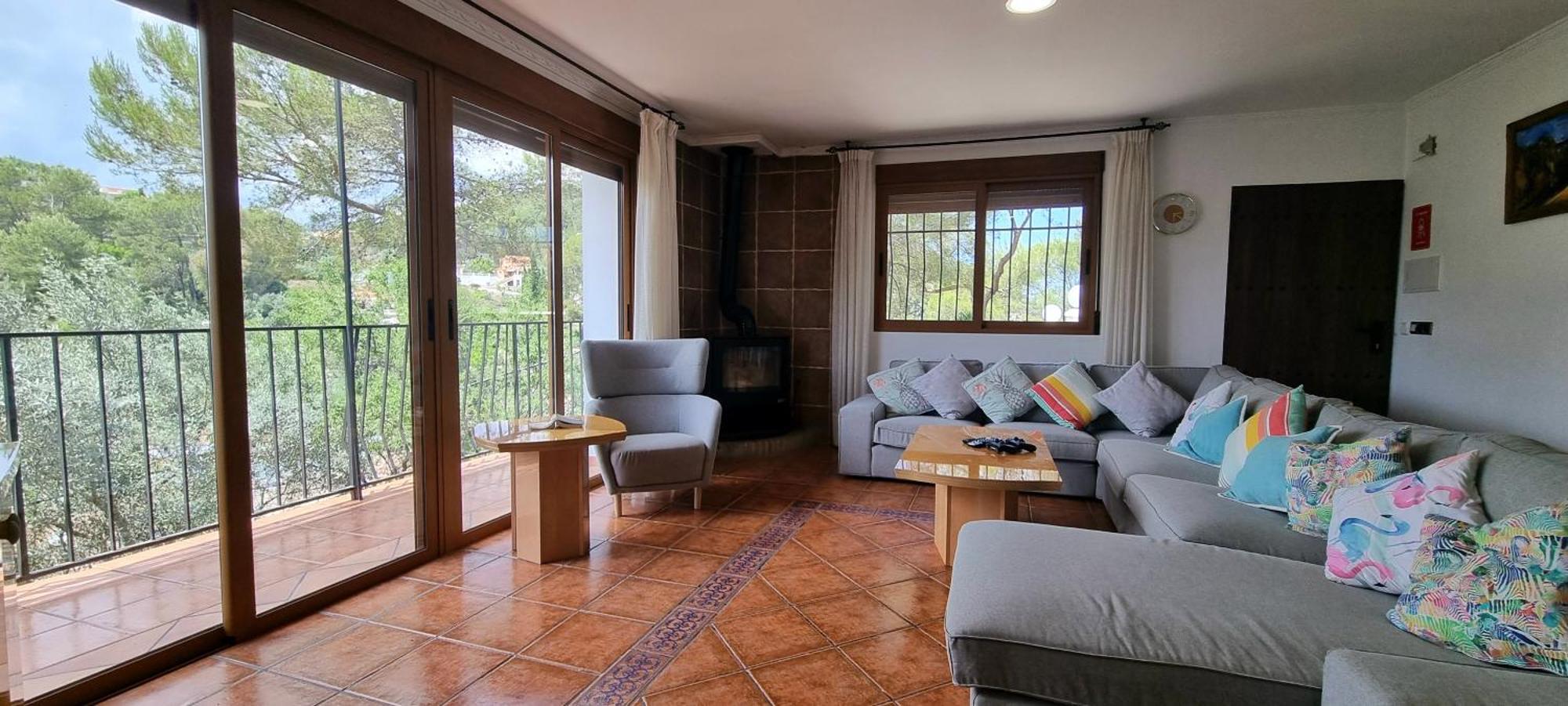 Wonderful Villa, Heated Pool, Near Beautiful Town Alboy Dış mekan fotoğraf
